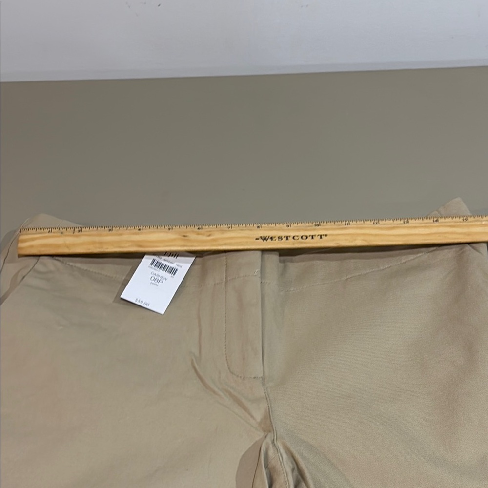 J. Jill Women’s Tan Shorts NWT Size 8P - Picture 3 of 10
